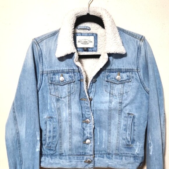 Ashley Vintage Charm Sherpa Lined Lightwash Denim Jean Jacket Size Small - Picture 5 of 9
